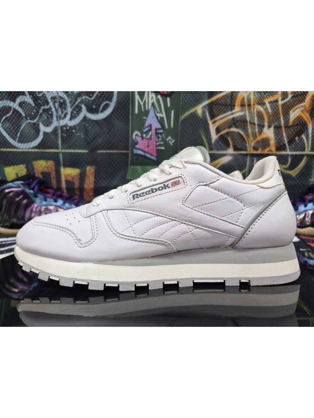 Vintage Reebok Mens 8M Classic Leather White / Grey. 2001 Release Date Code NEW!